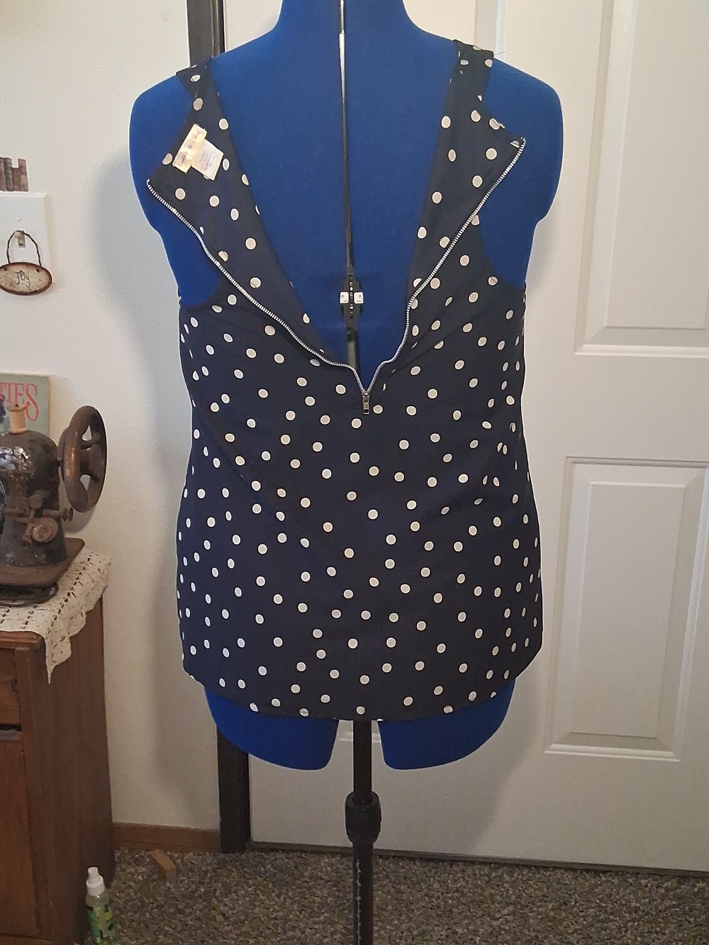 🍉Navy Polka Dot Zip In Tank Top - Picture 5 of 6